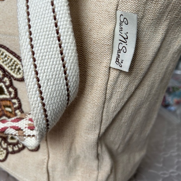 Sun 'N' Sand Turtle Shoulder Tote 
Beige Turtle Embroidered Tote - Picture 9 of 16